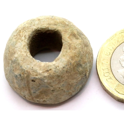 1152 - Medieval Lead Spindle Whorl. P&P Group 1 (£14+VAT for the first lot and £1+VAT for subsequent lots)