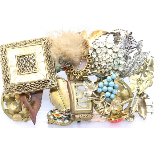 1119 - Box of mixed vintage brooches including silver. P&P Group 2 (£18+VAT for the first lot and £3+VAT fo... 