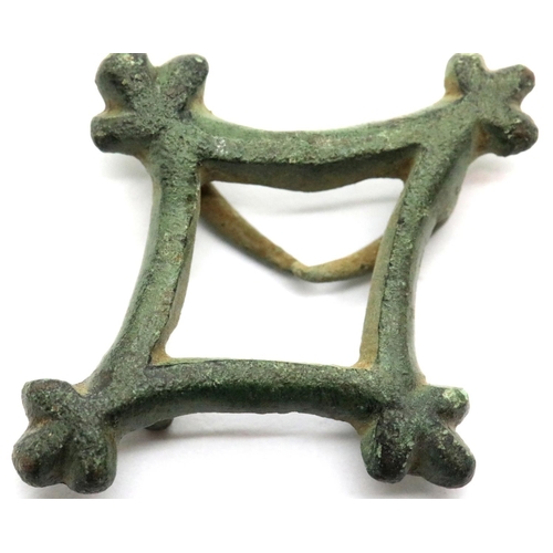 1146 - Ornate Bronze age Brooch - Late Roman period. P&P Group 1 (£14+VAT for the first lot and £1+VAT for ... 