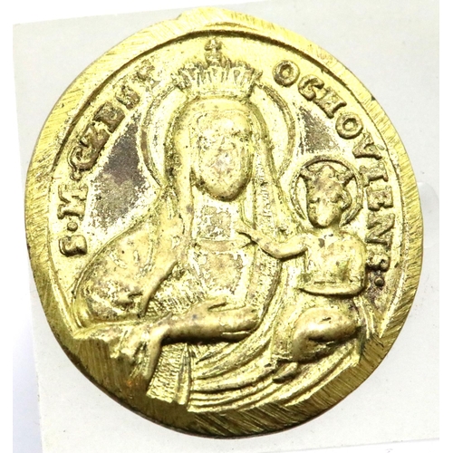 1153 - Brass Medieval Papal token / pendant - Madonna and Pope. P&P Group 1 (£14+VAT for the first lot and ... 