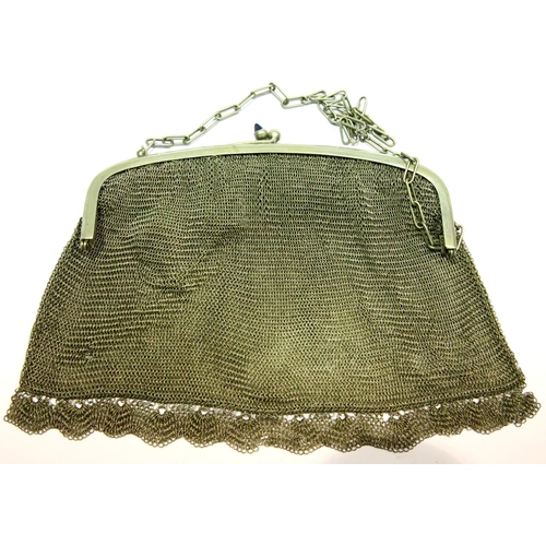 1345 - Victorian white metal mesh purse. P&P Group 1 (£14+VAT for the first lot and £1+VAT for subsequent l... 