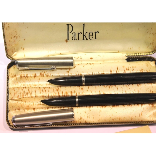 1280 - Parker boxed pair of 1970s fountain pens, a further Parker fountain pen and a Parker propelling penc... 