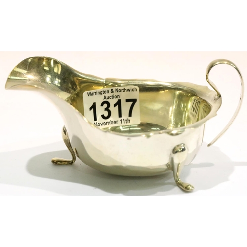 1317 - Hallmarked silver sauce boat by Viners, Sheffield assay, 99g. P&P Group 1 (£14+VAT for the first lot... 