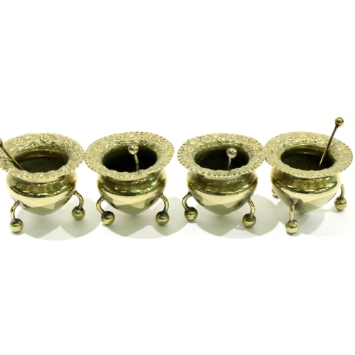 1333 - Four unmarked white metal open salts with spoons. P&P Group 2 (£18+VAT for the first lot and £3+VAT ... 