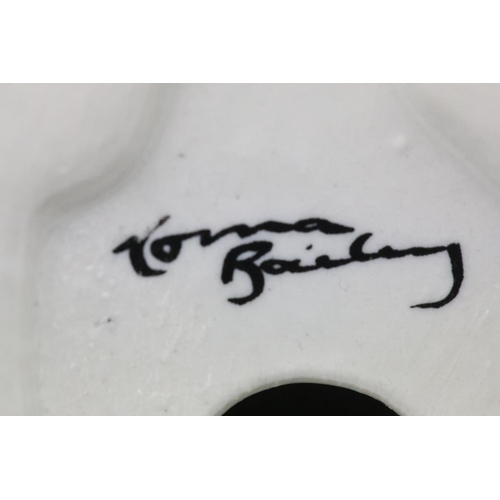 1488 - Lorna Bailey cat Tuna, H: 13 cm. P&P Group 1 (£14+VAT for the first lot and £1+VAT for subsequent lo... 