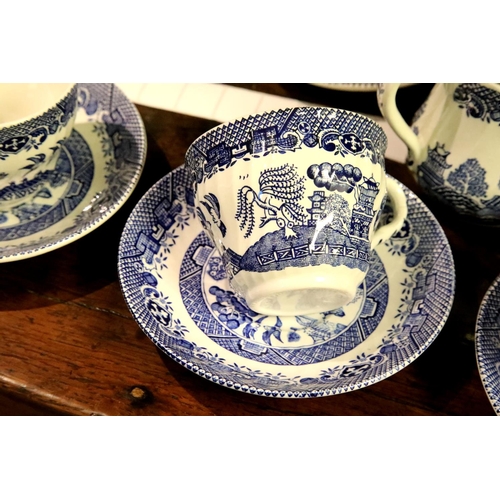 1493 - Extensive Willow pattern dinner service by Barratts of Staffordshire, approximately 70 pieces. Not a... 