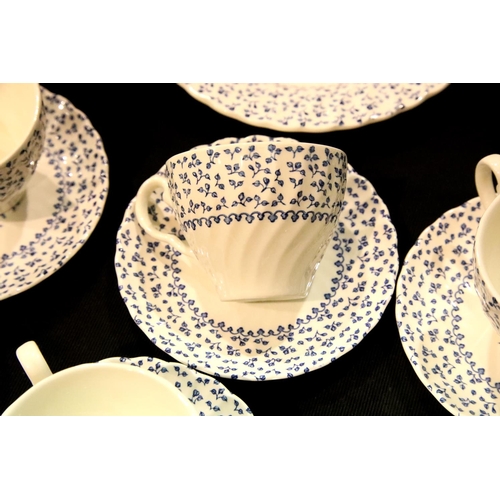 1472 - Large dinner and tea service of Rose Bouquet by Royal Victoria. Not available for in-house P&P