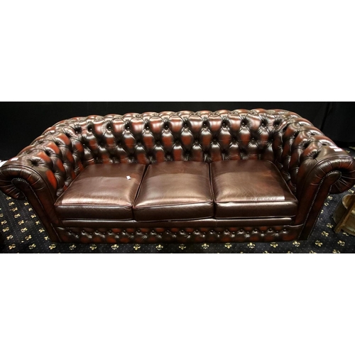 1701 - Red leather button back three seater settee in good condition. Not available for in-house P&P