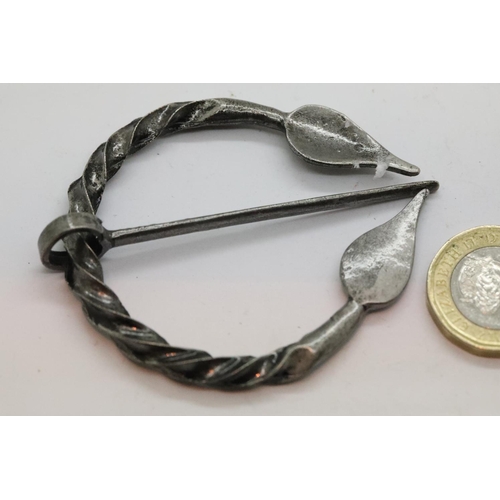 102 - Antique type Nordic style penannular cloak pin. P&P Group 1 (£14+VAT for the first lot and £1+VAT fo... 
