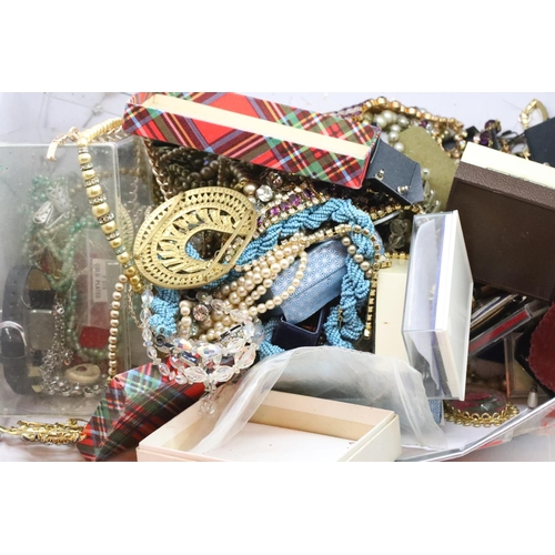 107 - Box of mixed costume jewellery including some silver. P&P Group 3 (£25+VAT for the first lot and £5+... 