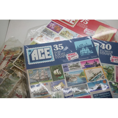 139 - Bag of loose stamps and Ace Range stamp packets. P&P Group 1 (£14+VAT for the first lot and £1+VAT f... 