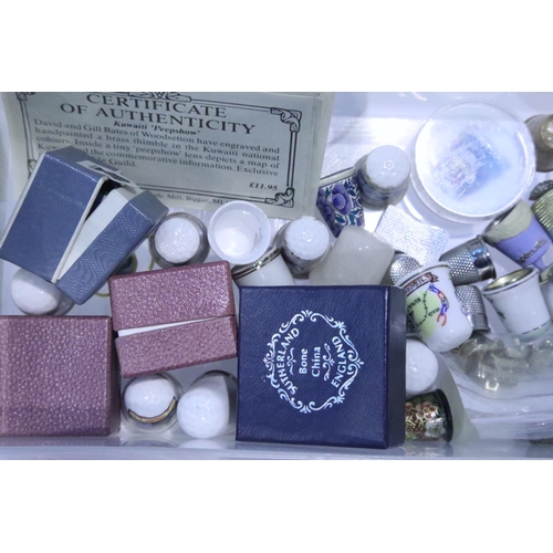 165 - Box containing a selection of ceramic, copper and plated thimbles. P&P Group 1 (£14+VAT for the firs... 