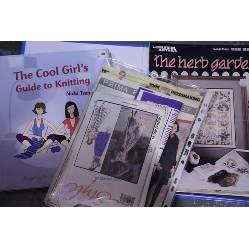 54 - Folder of vintage sewing patterns and hardback book of knitting techniques. P&P Group 1 (£14+VAT for... 