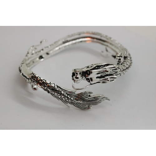 98 - Tibetan silver Dragon bangle. P&P Group 1 (£14+VAT for the first lot and £1+VAT for subsequent lots)