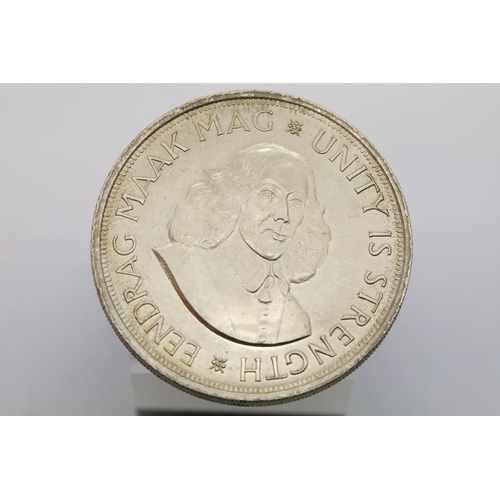 104 - South Africa 1961 50 cents, encapsulated. P&P Group 1 (£14+VAT for the first lot and £1+VAT for subs... 