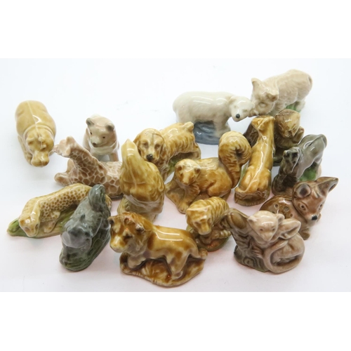 145 - Quantity of miniature ceramic animals. P&P Group 1 (£14+VAT for the first lot and £1+VAT for subsequ... 