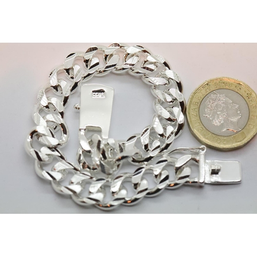 97 - 925 silver curb link chain bracelet. P&P Group 1 (£14+VAT for the first lot and £1+VAT for subsequen... 