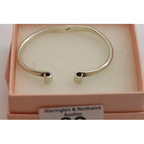 99 - 925 silver bangle. P&P Group 1 (£14+VAT for the first lot and £1+VAT for subsequent lots)