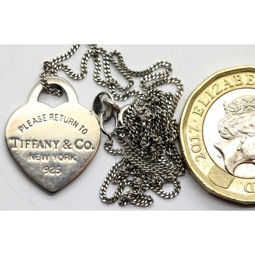 1092 - Silver Tiffany and Co New York necklace. P&P Group 1 (£14+VAT for the first lot and £1+VAT for subse... 