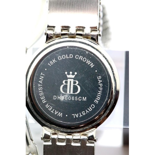 1100 - Solvil & Titus boxed gents quartz wristwatch with papers. P&P Group 1 (£14+VAT for the first lot and... 
