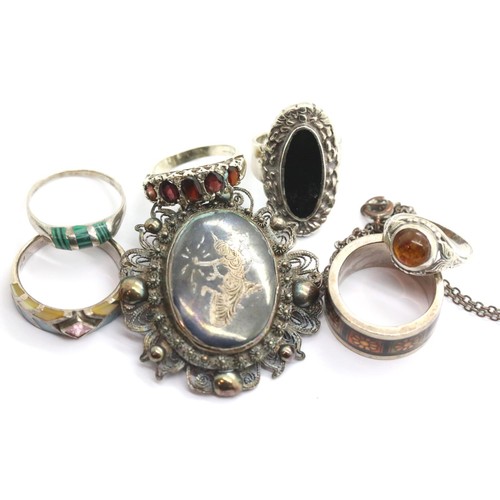 1109 - Mixed silver jewellery including six rings. P&P Group 1 (£14+VAT for the first lot and £1+VAT for su... 