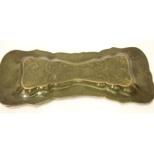 1357 - Copper and pewter Art Nouveau pen tray, 25 x 11 cm. P&P Group 1 (£14+VAT for the first lot and £1+VA... 
