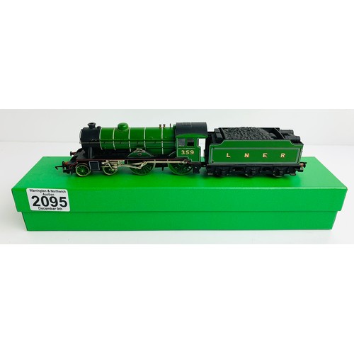 2095 - Hornby OO LNER 359 'Fitzwilliam' Loco - Supplied in Custom Green Leatherette Box P&P Group 1 (£14+VA... 