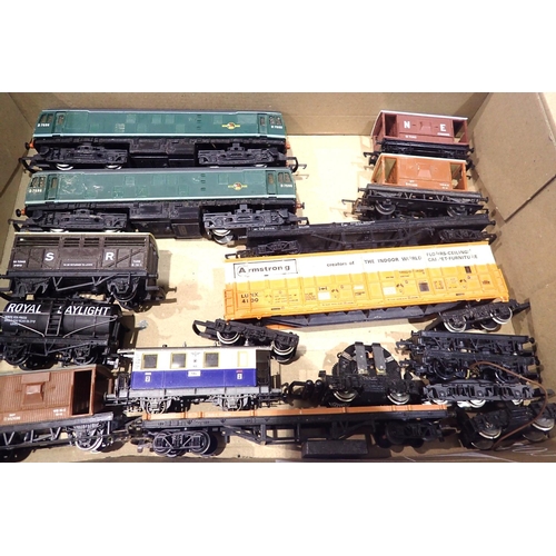 2347 - Two Hornby Bo-Bo diesels, nine assorted wagons, motor bogie etc. P&P Group 2 (£18+VAT for the first ... 