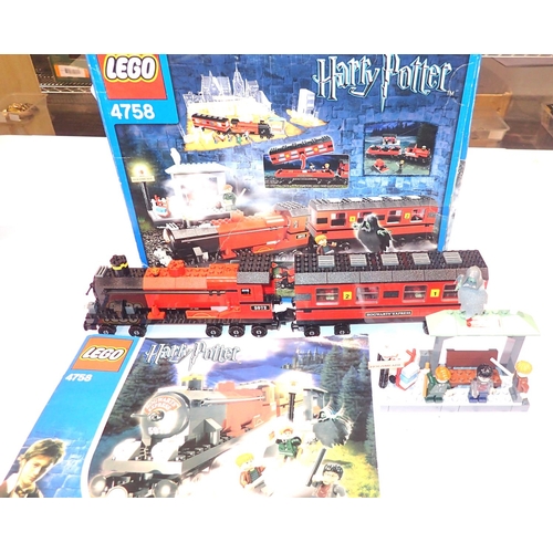 2350 - Lego 4758 Harry Potter set, loco, coach, station, figurines etc. P&P Group 2 (£18+VAT for the first ... 