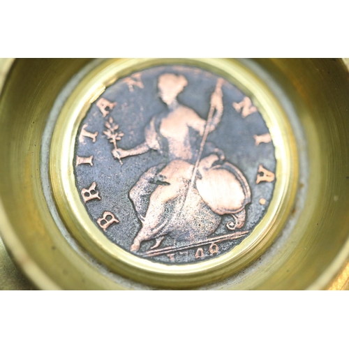 1233 - George II 1748 halfpenny set in a brass bowl. P&P Group 1 (£14+VAT for the first lot and £1+VAT for ... 
