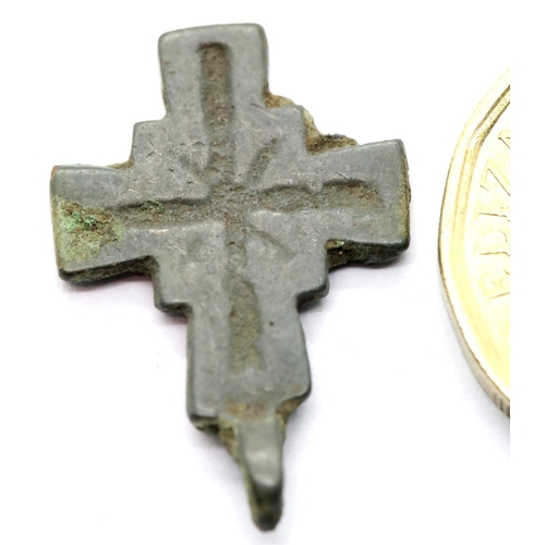 1252 - Early Crusades - Bronze cruciform talisman for pilgrims. P&P Group 1 (£14+VAT for the first lot and ... 