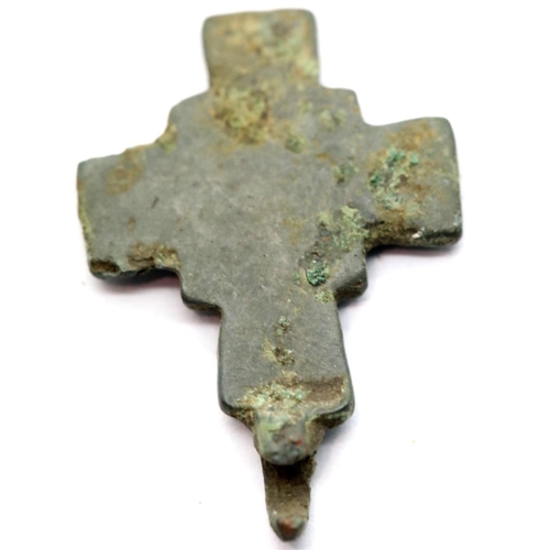 1252 - Early Crusades - Bronze cruciform talisman for pilgrims. P&P Group 1 (£14+VAT for the first lot and ... 