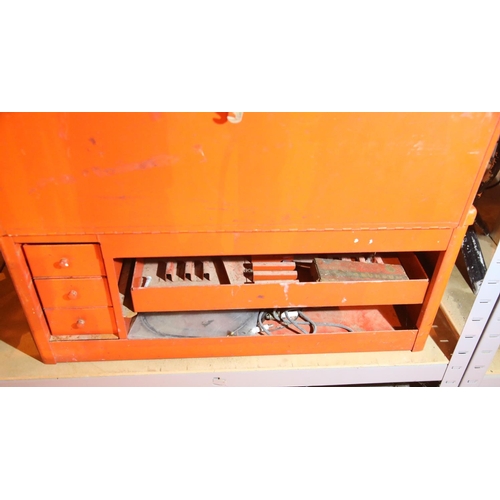 587 - Large metal Gordon engineers toolbox. Not available for in-house P&P