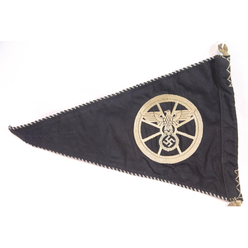 3414 - German Third Reich type Reichsbahn pennant, L: 35 cm. P&P Group 1 (£14+VAT for the first lot and £1+... 