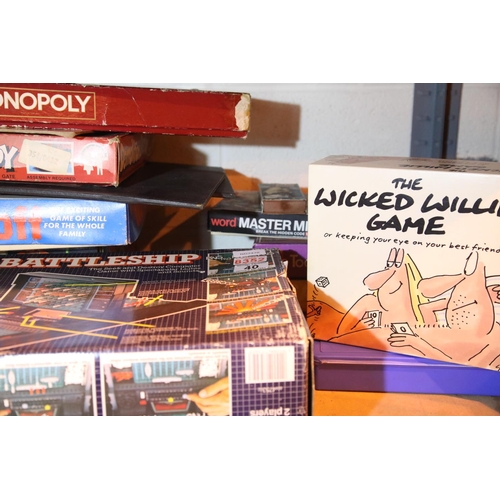 40 - M B Computer battleships, Monopoly Hats Off and other boxed games. Not available for in-house P&P