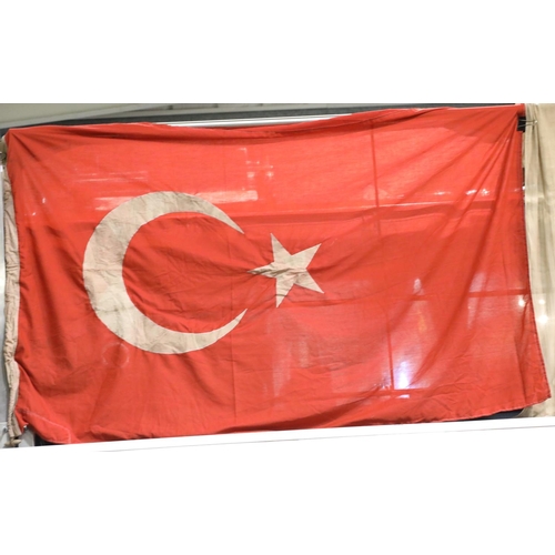 3005 - Turkish Ottoman WWI type flag, 120 x 180 cm dated 1917. P&P Group 1 (£14+VAT for the first lot and £... 