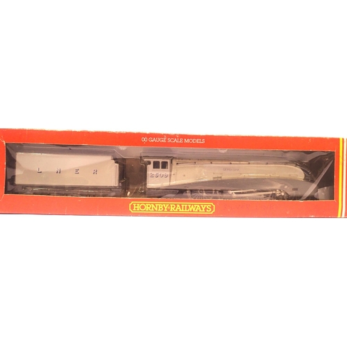 2239 - Hornby R312 A4 LNER Silver Link 2509. P&P Group 1 (£14+VAT for the first lot and £1+VAT for subseque... 