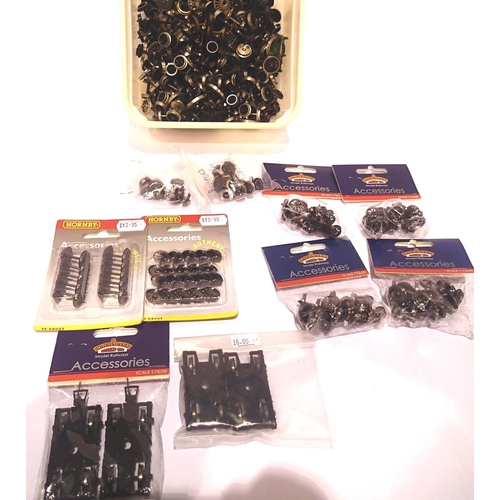 2293 - Selection of OO scale replacement wheels and bogies, Bachmann, Hornby. P&P Group 2 (£18+VAT for the ... 