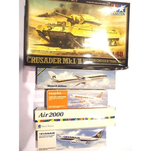 2216 - Tamiya 1:48 scale plastic kit, Crusader MKI/II tank and four Airliner kits. P&P Group 1 (£14+VAT for... 