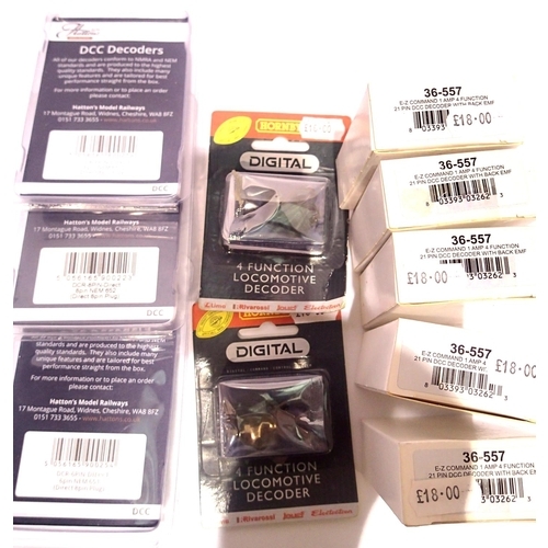 2289 - Ten DCC decoders, EZ command x5, Hornby x2, Hattons x3. P&P Group 1 (£14+VAT for the first lot and £... 