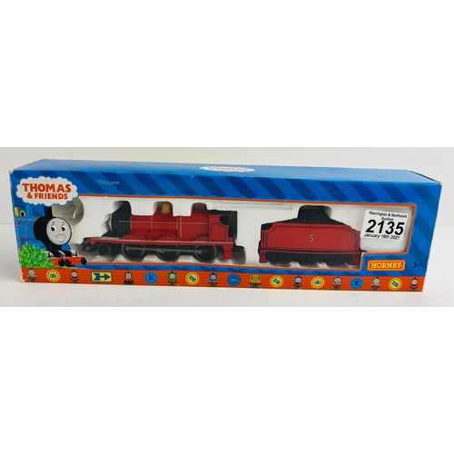 2135 - Hornby Thomas & Friends R852 OO Gauge James Locomotive Boxed P&P Group 1 (£14+VAT for the first lot ... 