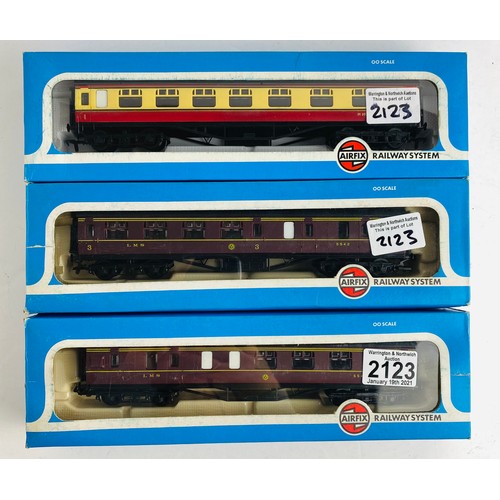 2123 - 3x Airfix OO Gauge Coaches Boxed P&P Group 1 (£14+VAT for the first lot and £1+VAT for subsequent lo... 