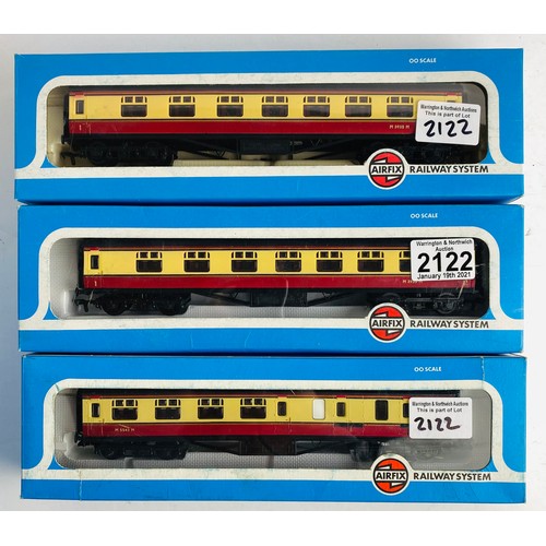 2122 - 3x Airfix OO Gauge Coaches Boxed P&P Group 1 (£14+VAT for the first lot and £1+VAT for subsequent lo... 