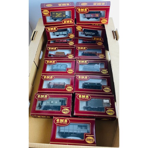 2108 - 15x Airfix OO Gauge Freight Wagons Boxed  P&P Group 2 (£18+VAT for the first lot and £3+VAT for subs... 