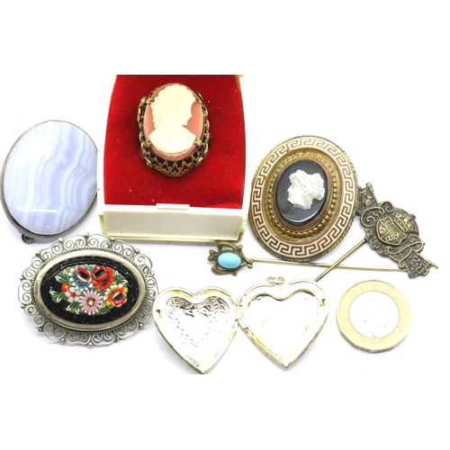 1127 - Mixed vintage jewellery, including a cameo set pinchbeck mourning brooch, stick pins, cameo ring etc... 