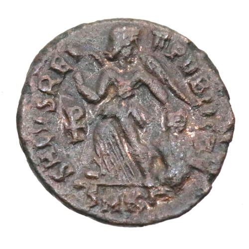 1147 - Roman AE4 Theodosius - RHO CHI Christogram with Victory. P&P Group 1 (£14+VAT for the first lot and ... 