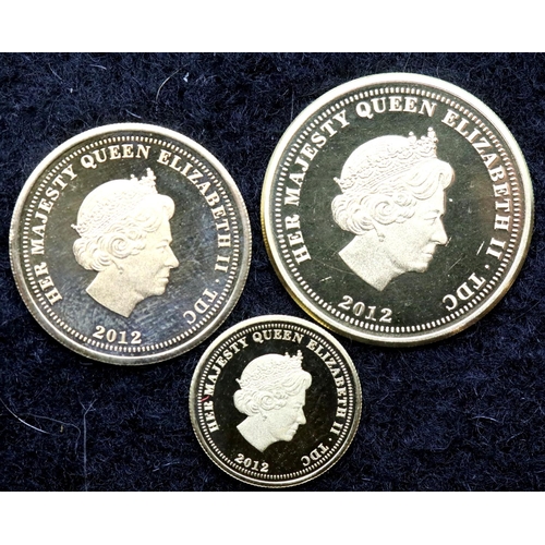 1203 - Cased Elizabeth II 2012 Diamond Jubilee three coin sovereign set series II. P&P Group 1 (£14+VAT for... 