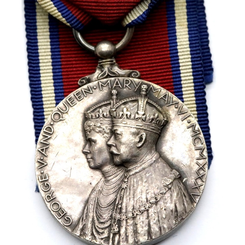 1290 - George V 1935 Jubilee medal. P&P Group 1 (£14+VAT for the first lot and £1+VAT for subsequent lots)