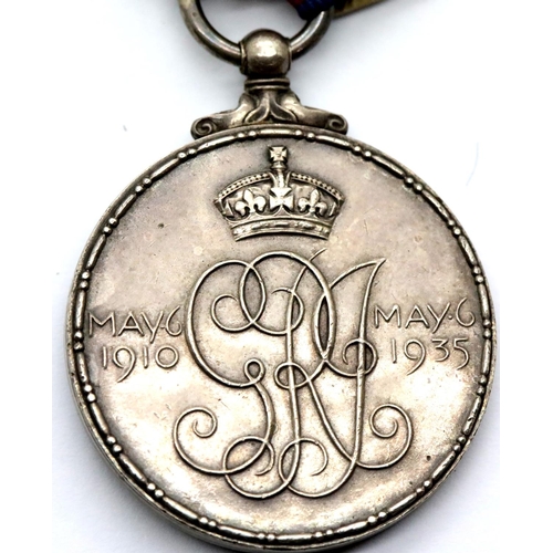 1290 - George V 1935 Jubilee medal. P&P Group 1 (£14+VAT for the first lot and £1+VAT for subsequent lots)