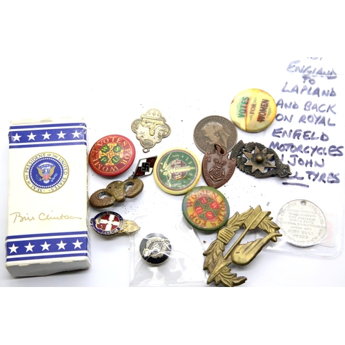 1296 - Mixed collectable 20th century badges and tokens. P&P Group 1 (£14+VAT for the first lot and £1+VAT ... 